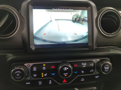 Used 2022 Jeep Wrangler Sport AWD/4WD image 18