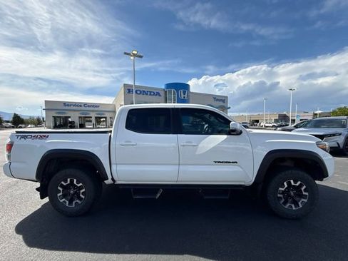 Used 2021 Toyota Tacoma TRD Off-Road w/ TRD Premium Off Road Package AWD/4WD image 3
