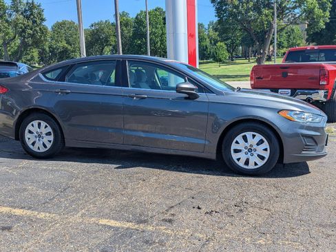 Used 2019 Ford Fusion S FWD image 11