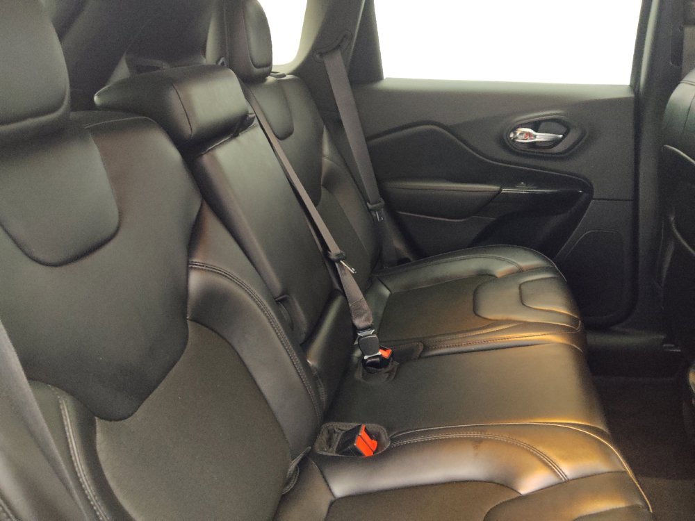 Used 2020 Jeep Cherokee Latitude Plus FWD image 19