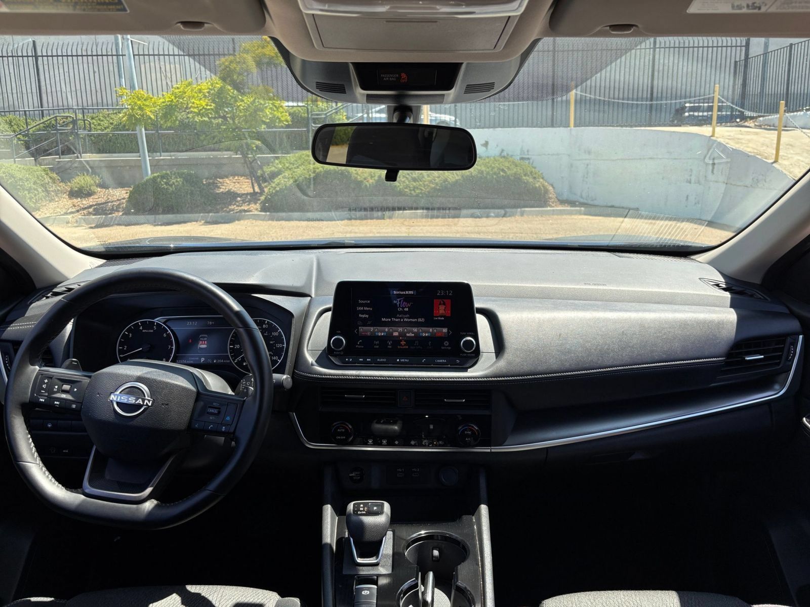 Used 2025 Nissan Rogue SV FWD image 34