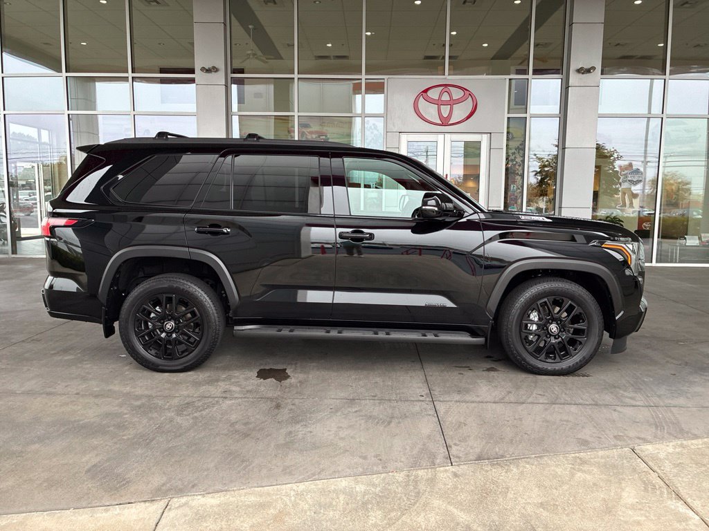 Certified 2025 Toyota Sequoia Limited w/ Tow Technology Package AWD/4WD image 5