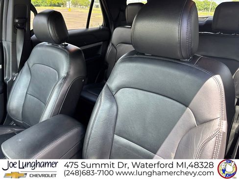 Used 2017 Ford Explorer XLT w/ Equipment Group 202A AWD/4WD image 14
