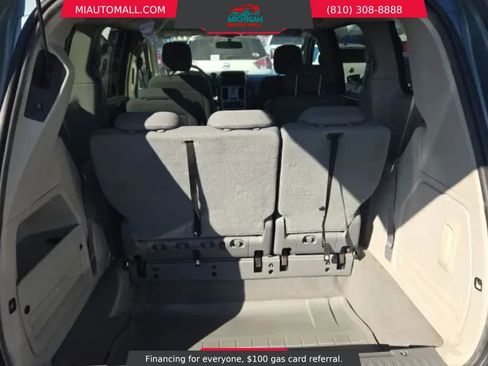 Used 2009 Chrysler Town & Country Touring FWD image 10