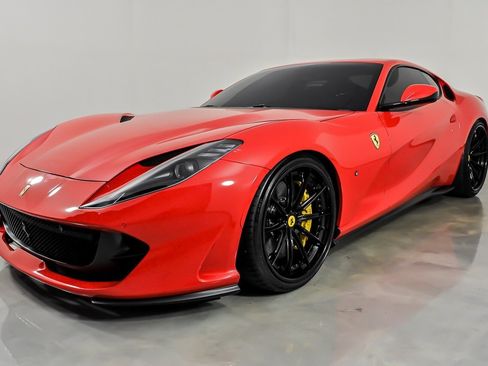 Used 2019 Ferrari 812 Superfast RWD image 5