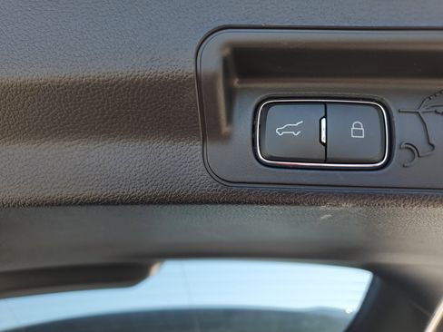 Used 2021 Ford Explorer XLT image 15