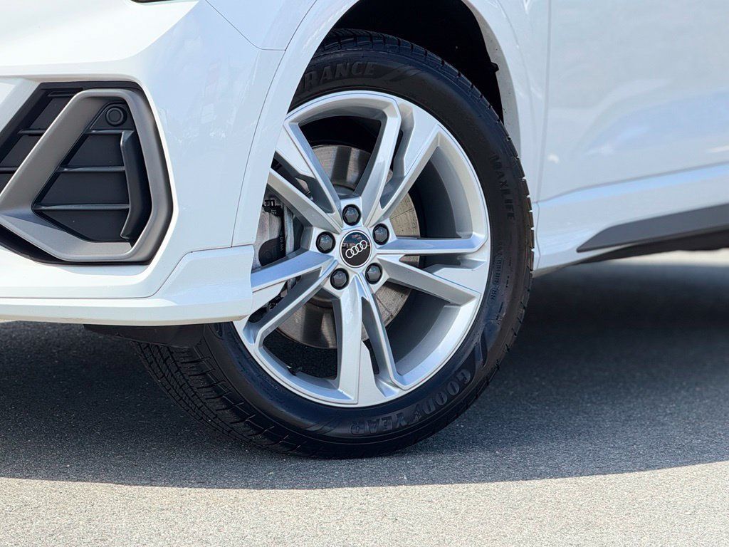 Used 2024 Audi Q3 2.0T Premium Plus AWD/4WD image 2