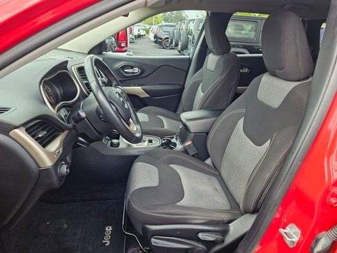 Used 2018 Jeep Cherokee Latitude w/ Altitude Package image 22