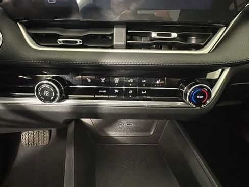 Used 2025 Chevrolet Equinox LT FWD image 21