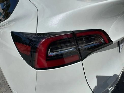 Used 2022 Tesla Model Y Long Range AWD/4WD image 22