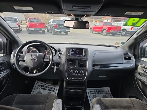 Used 2019 Dodge Grand Caravan SE image 16
