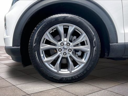 Certified 2024 Ford Explorer XLT w/ Equipment Group 202A RWD image 9