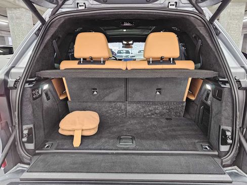 Used 2024 BMW X7 xDrive40i w/ M Sport Package image 29