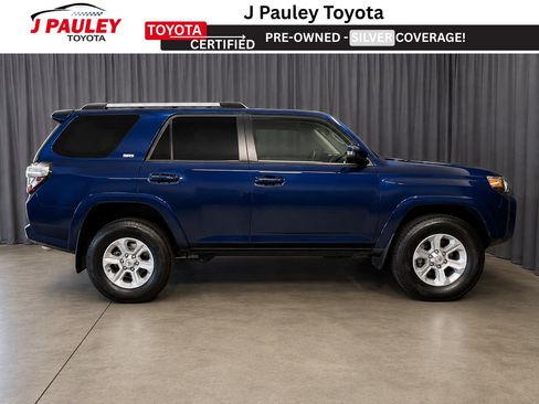 Certified 2020 Toyota 4Runner SR5 AWD/4WD image 4