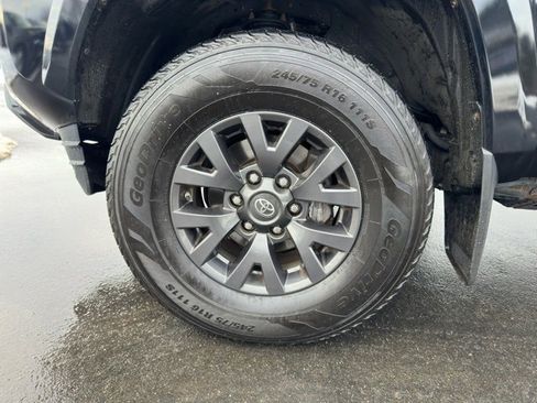 Used 2020 Toyota Tacoma SR5 image 24