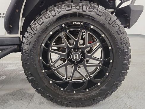 Used 2016 Jeep Wrangler Unlimited Rubicon w/ Connectivity Group AWD/4WD image 17