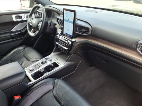 Certified 2023 Ford Explorer Platinum w/ Technology Package image 10