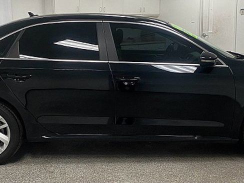 Used 2018 Volkswagen Passat 2.0T SE image 4