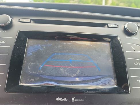 Used 2015 Toyota Highlander Plus FWD image 25