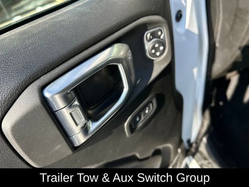 Used 2023 Jeep Wrangler Unlimited w/ Sun & Screen Package AWD/4WD image 12