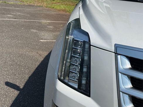 Used 2016 Cadillac Escalade Premium AWD/4WD image 11