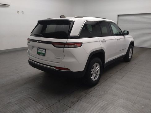 Used 2024 Jeep Grand Cherokee Laredo RWD image 9