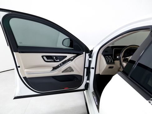 Used 2022 Mercedes-Benz S 500 4MATIC image 9