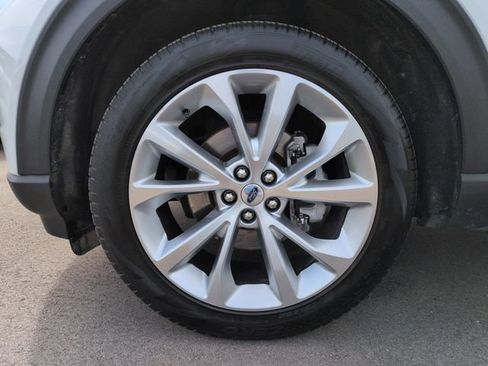 Certified 2023 Ford Explorer Platinum w/ Technology Package AWD/4WD image 10