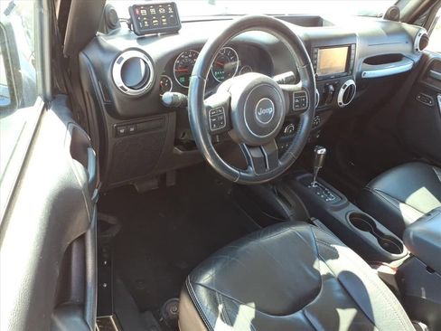 Used 2014 Jeep Wrangler Unlimited Rubicon w/ Connectivity Group AWD/4WD image 20