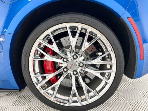 Used 2015 Chevrolet Corvette Z06 w/ 3LZ Preferred Equipment Group RWD image 21