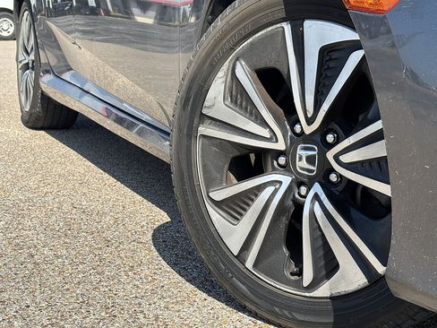 Used 2018 Honda Civic EX-T image 2