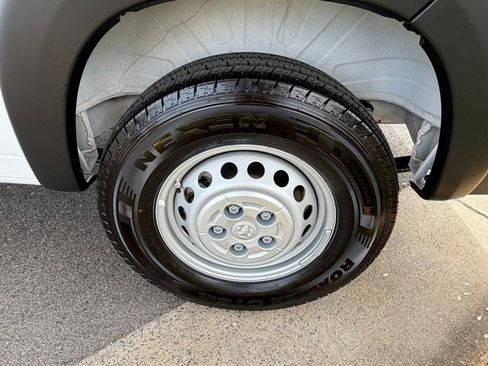 Used 2025 RAM ProMaster 2500 w/ Safety Group FWD image 13