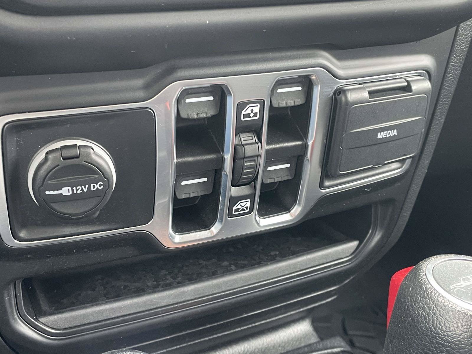 Used 2023 Jeep Gladiator Overland AWD/4WD image 19