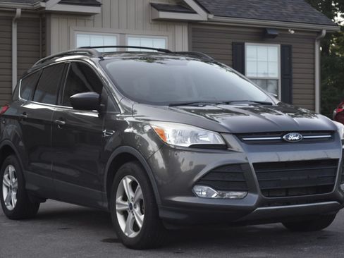 Used 2016 Ford Escape SE w/ SE Leather Comfort Package AWD/4WD image 4