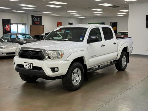Used 2015 Toyota Tacoma PreRunner w/ SR5 Package RWD image 4