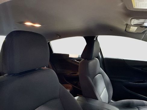 Used 2017 Chevrolet Malibu LT image 25