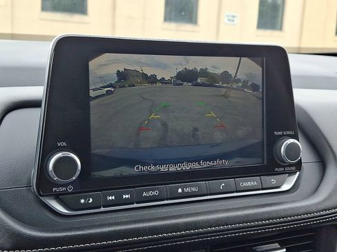 Used 2025 Nissan Rogue SV AWD/4WD image 17