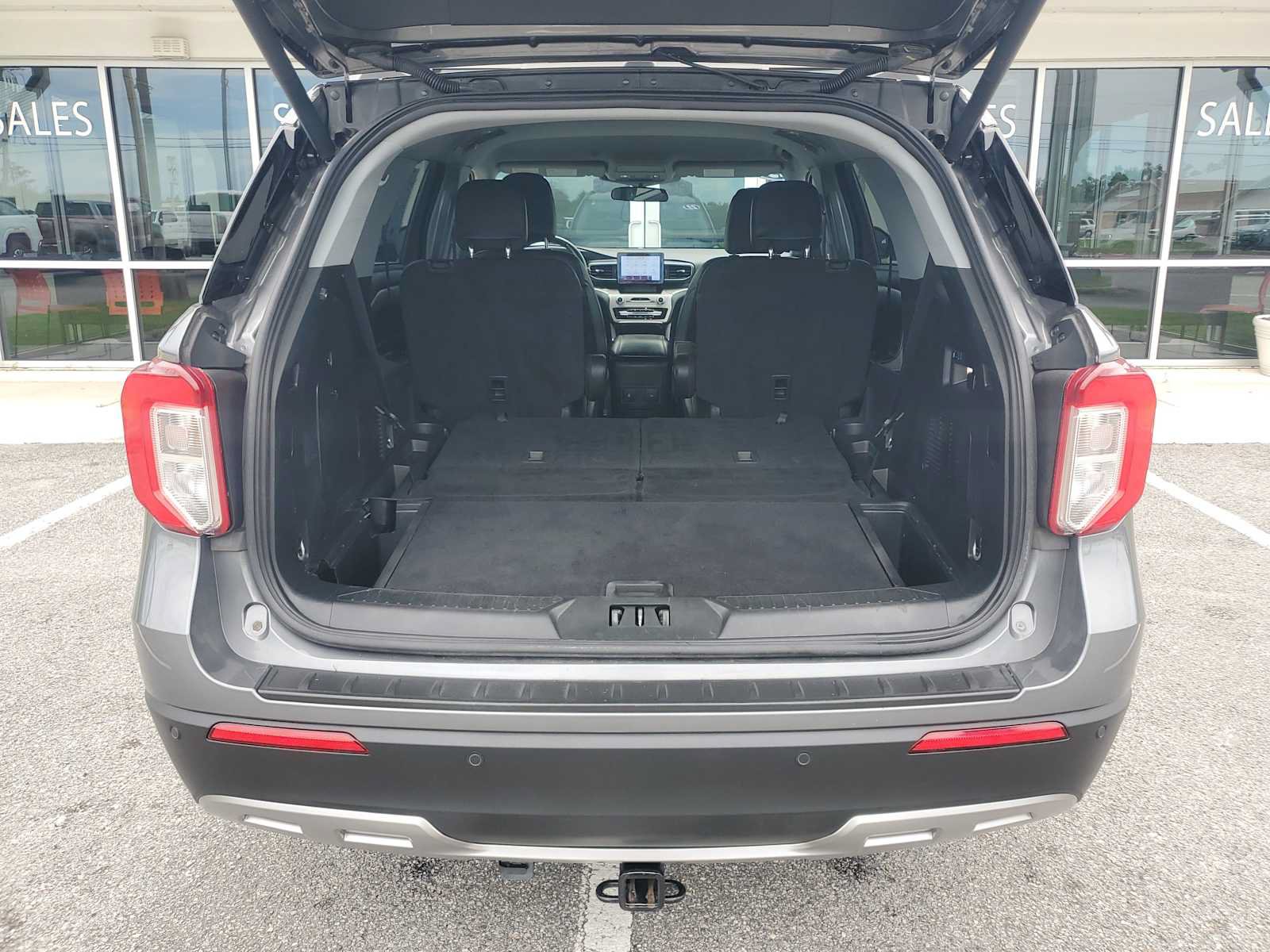 Used 2023 Ford Explorer XLT w/ Equipment Group 202A RWD image 6