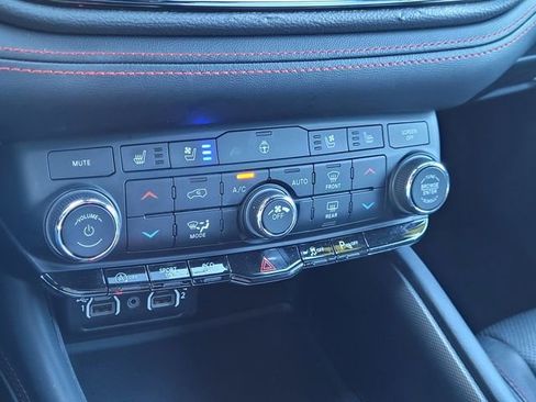 Certified 2024 Dodge Durango GT RWD image 11