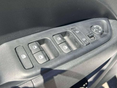 Used 2025 Hyundai Venue SEL FWD image 22