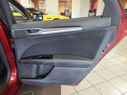 Used 2014 Ford Fusion SE image 16