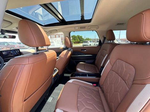 New 2026 Nissan Pathfinder Platinum AWD/4WD image 18