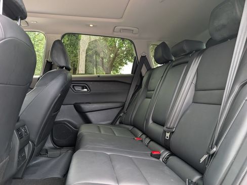 Used 2023 Nissan Rogue SL w/ SL Premium Package FWD image 17