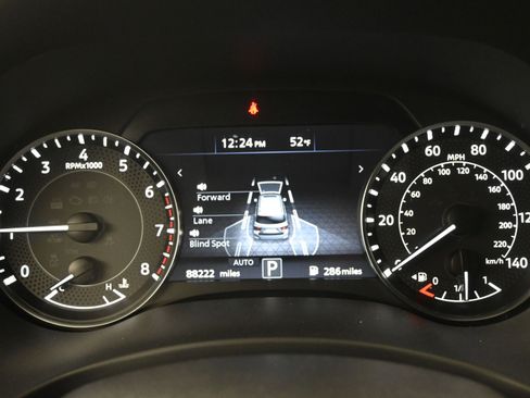 Used 2021 Nissan Armada SL w/ Captain's Chairs Package image 10