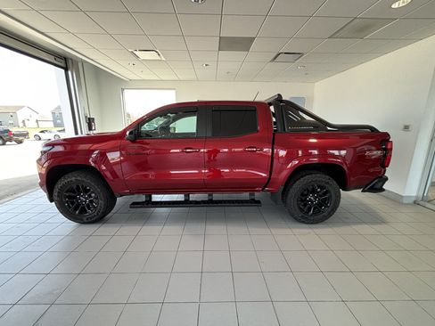 Used 2025 Chevrolet Colorado Z71 w/ Midnight Edition AWD/4WD image 2