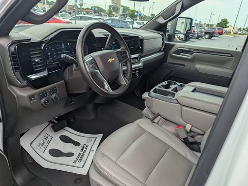 Used 2024 Chevrolet Silverado 2500 LTZ AWD/4WD image 14
