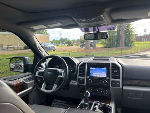 Used 2018 Ford F150 Lariat AWD/4WD image 9
