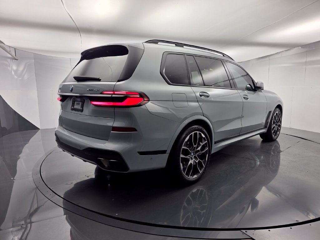 Used 2025 BMW X7 xDrive40i w/ M Sport Package AWD/4WD image 6