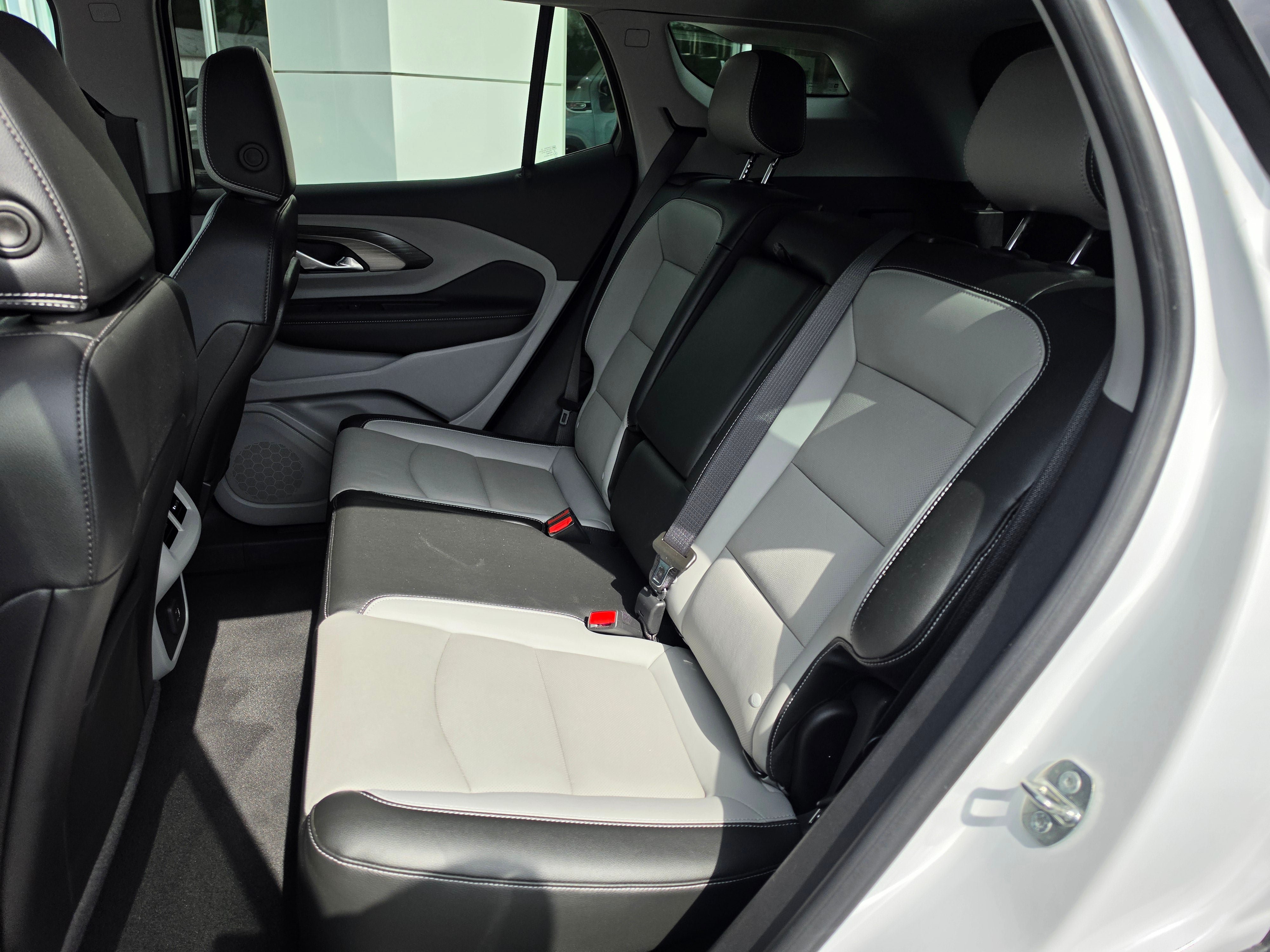 Used 2024 GMC Terrain SLT FWD image 11