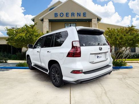 Used 2022 Lexus GX 460 Premium w/ Accessory Package image 3